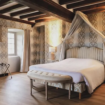 Le Chateau De La Roque