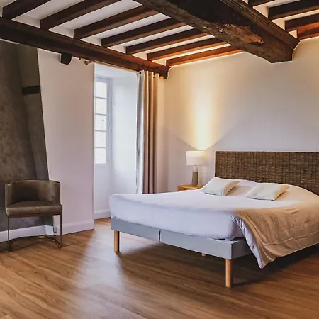 Le Chateau De La Roque