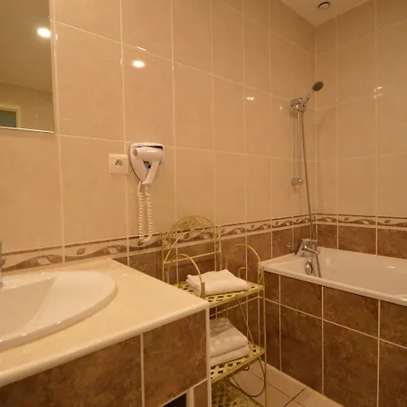 Le Chateau De La Roque 3*