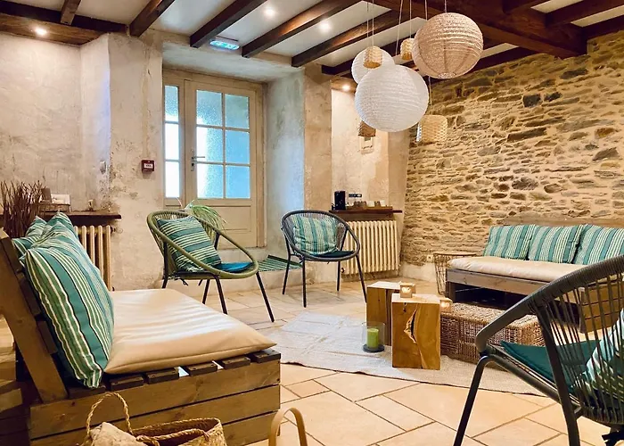 Le Chateau De La Roque