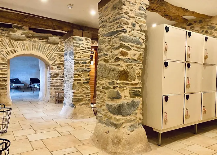 Le Chateau De La Roque