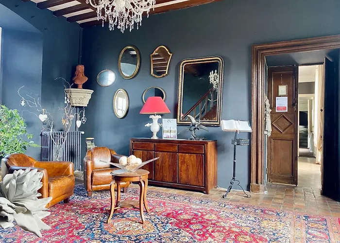 Le Chateau De La Roque