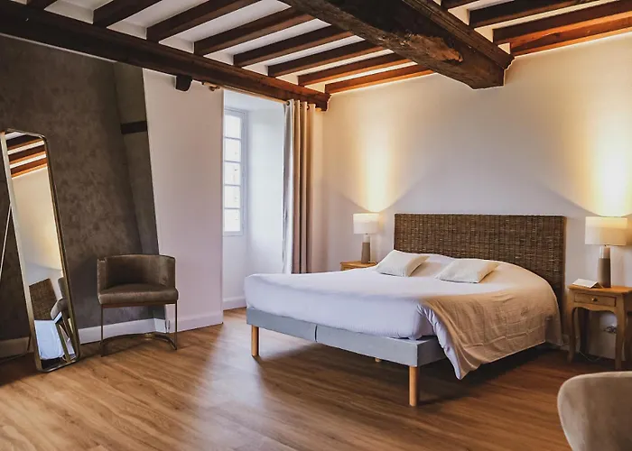 Le Chateau De La Roque