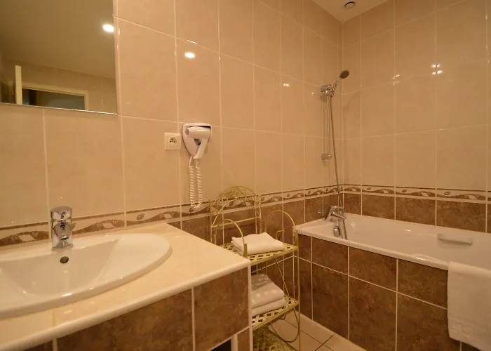 Le Chateau De La Roque 3*