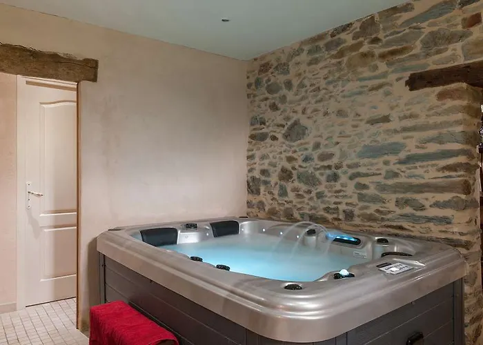 Le Chateau De La Roque Hebecrevon