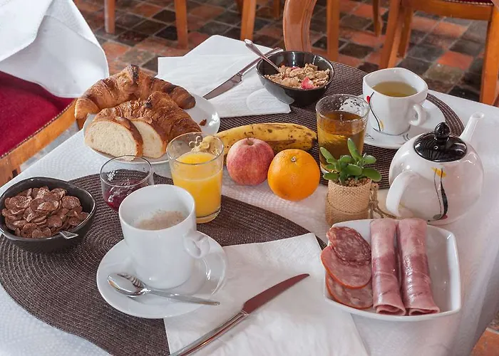 Pensión Le Chateau De La Roque 3*