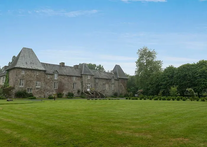 Le Chateau De La Roque